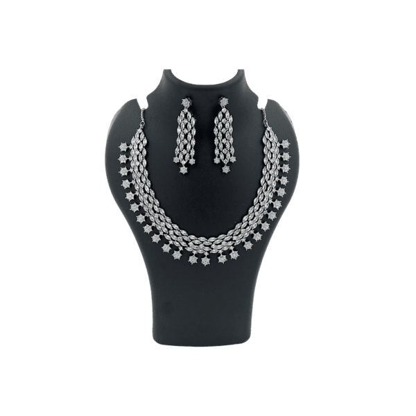 Exquisite Diamond Necklace Set for a Radiant Statement