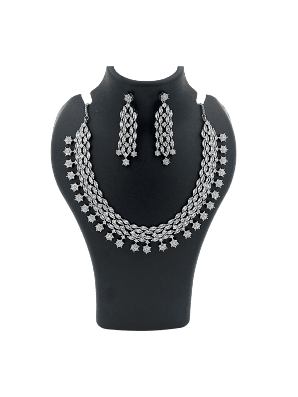 Exquisite Diamond Necklace Set for a Radiant Statement