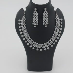 Exquisite Diamond Necklace Set for a Radiant Statement