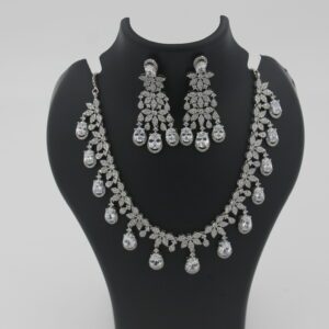 Diamond Necklace Set Unveils Timeless Elegance