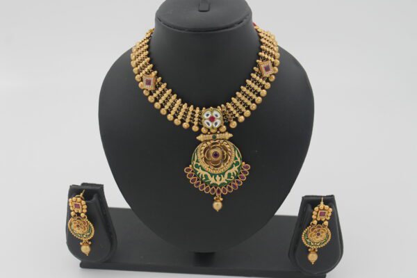 Radiant Beauty in Jadhtar Jewelry Collection
