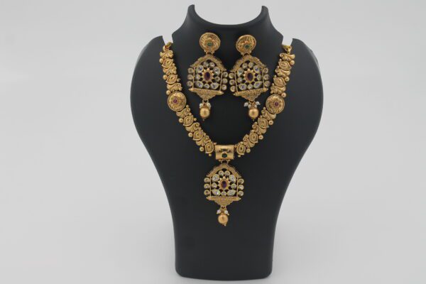 Graceful Jadhtar Necklace Sets Unveiled