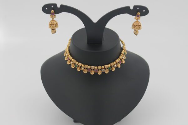 Enduring Elegance with Jadhtar Necklace Sets