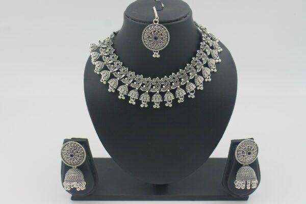 Circle Shaped with Leaf Latkan and Maangtika Necklace Set