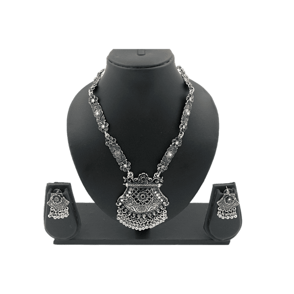 RRadiant Pan-Shaped Pendant and Mirror Necklace Set