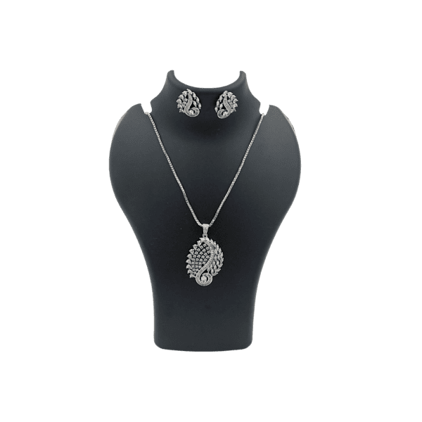 Radiant Circles: Round Shaped Diamond Pendant Set