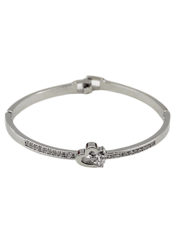 Glimmering Sophistication: Silver Diamond Bracelet Adornments