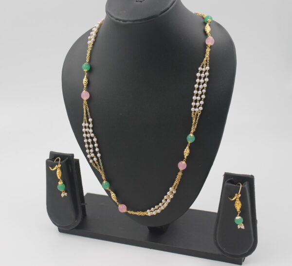 "Tricolor Elegance: 3-Layered Pearl Pendant Set"