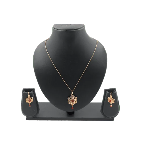 Red Stone Flower Pendant: Elegant Beauty