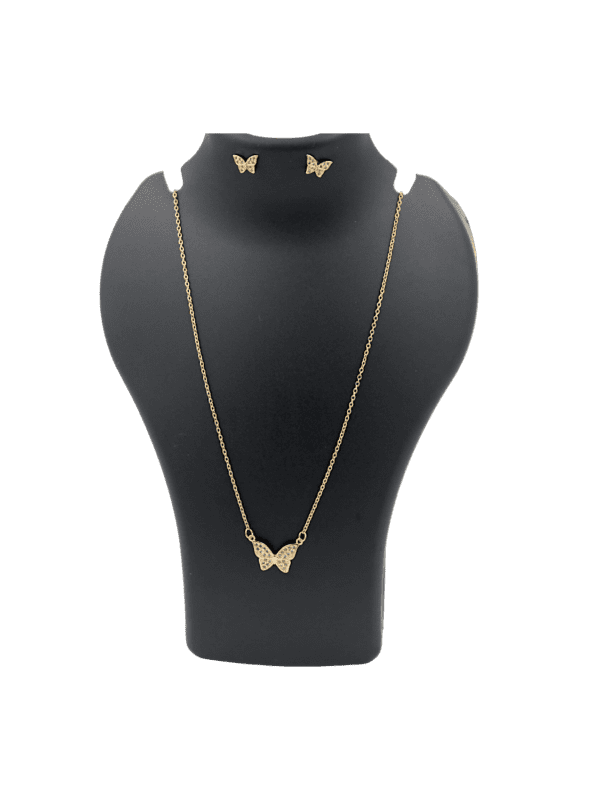 Butterfly Elegance: Pendant Set with Graceful Wings