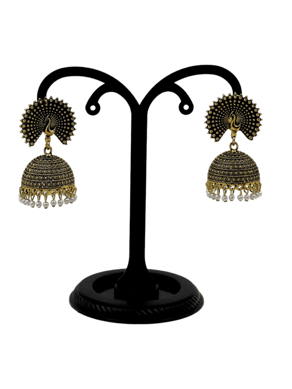 Sophistication Revealed: Cultural Charms in Jhumkas