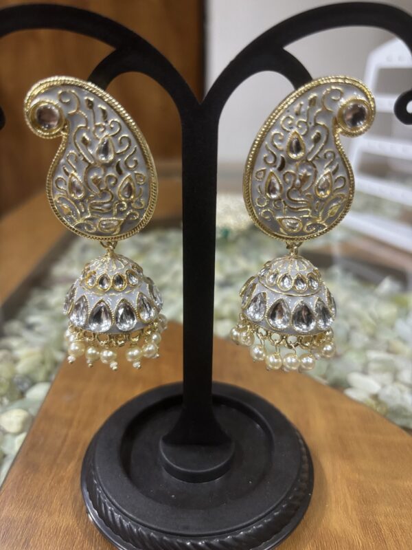 Beautiful Traditional Jhumka: Classic Elegance